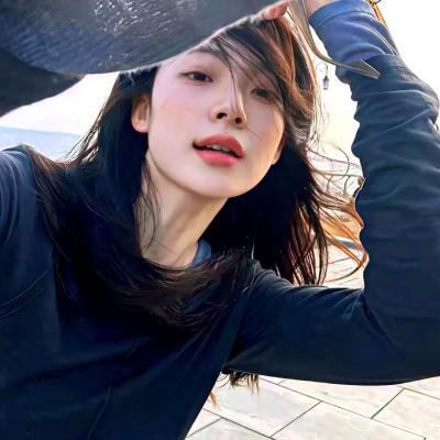 国民男神被拍到同回酒店，评论区沦陷，前后半年持续发酵